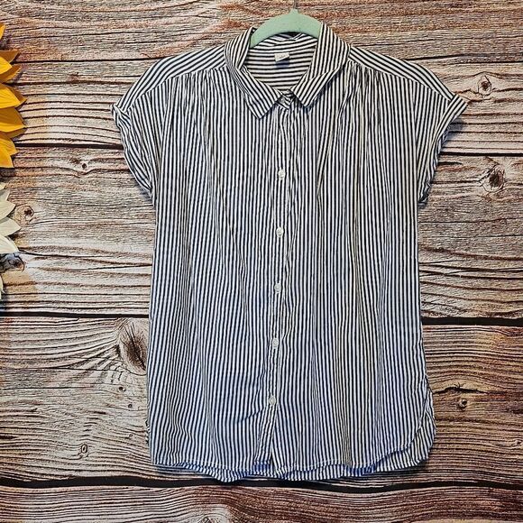 Old Navy short Sleeve top gray/white striped women's small Pre-owned - Picture 1 of 6